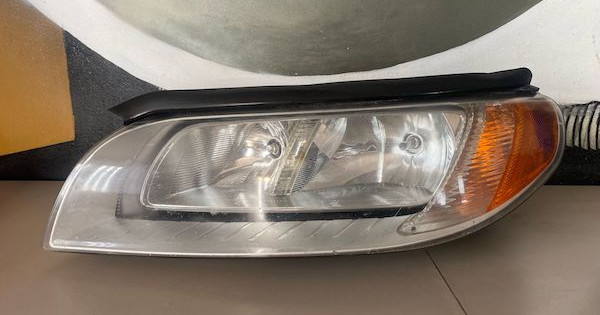 Left Headlight Volvo S80 V70 XC70 2008-2013 31214353
